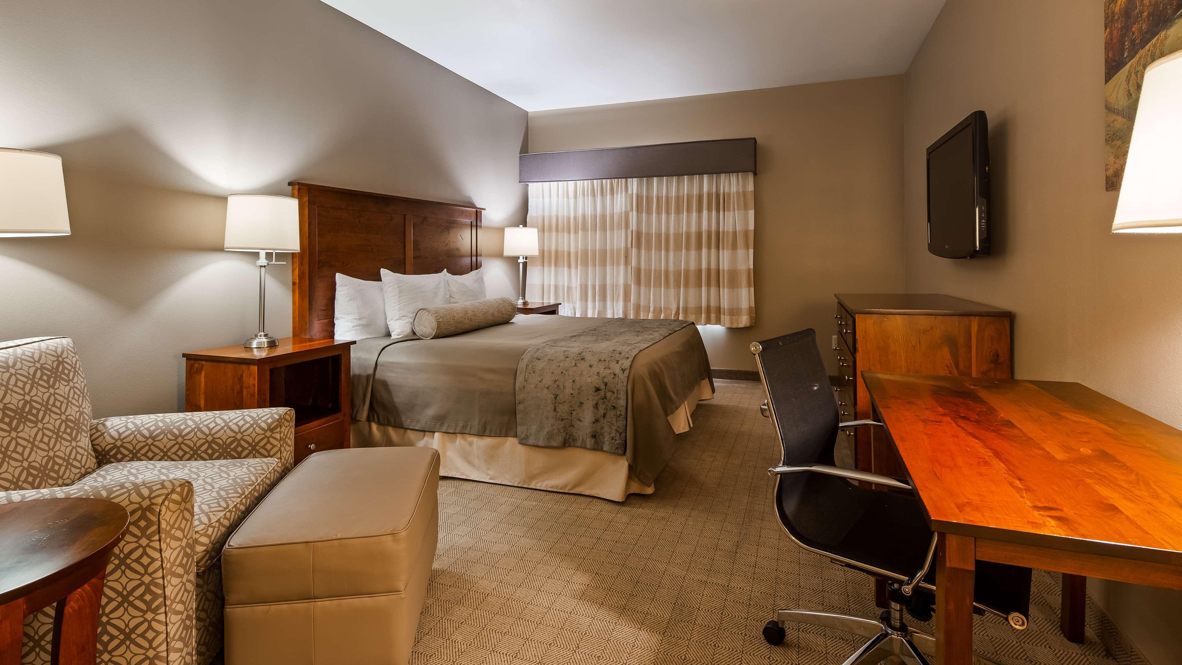Best Western Plus Green Mill Village Hotel & Suites Arcola Bagian luar foto