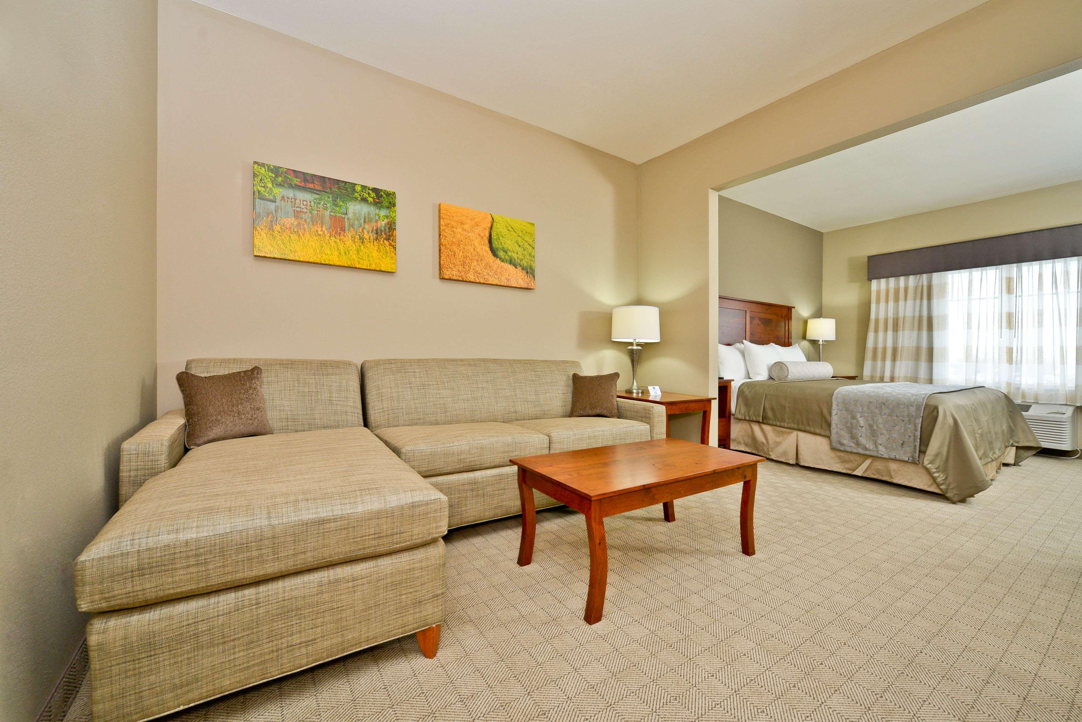 Best Western Plus Green Mill Village Hotel & Suites Arcola Bagian luar foto