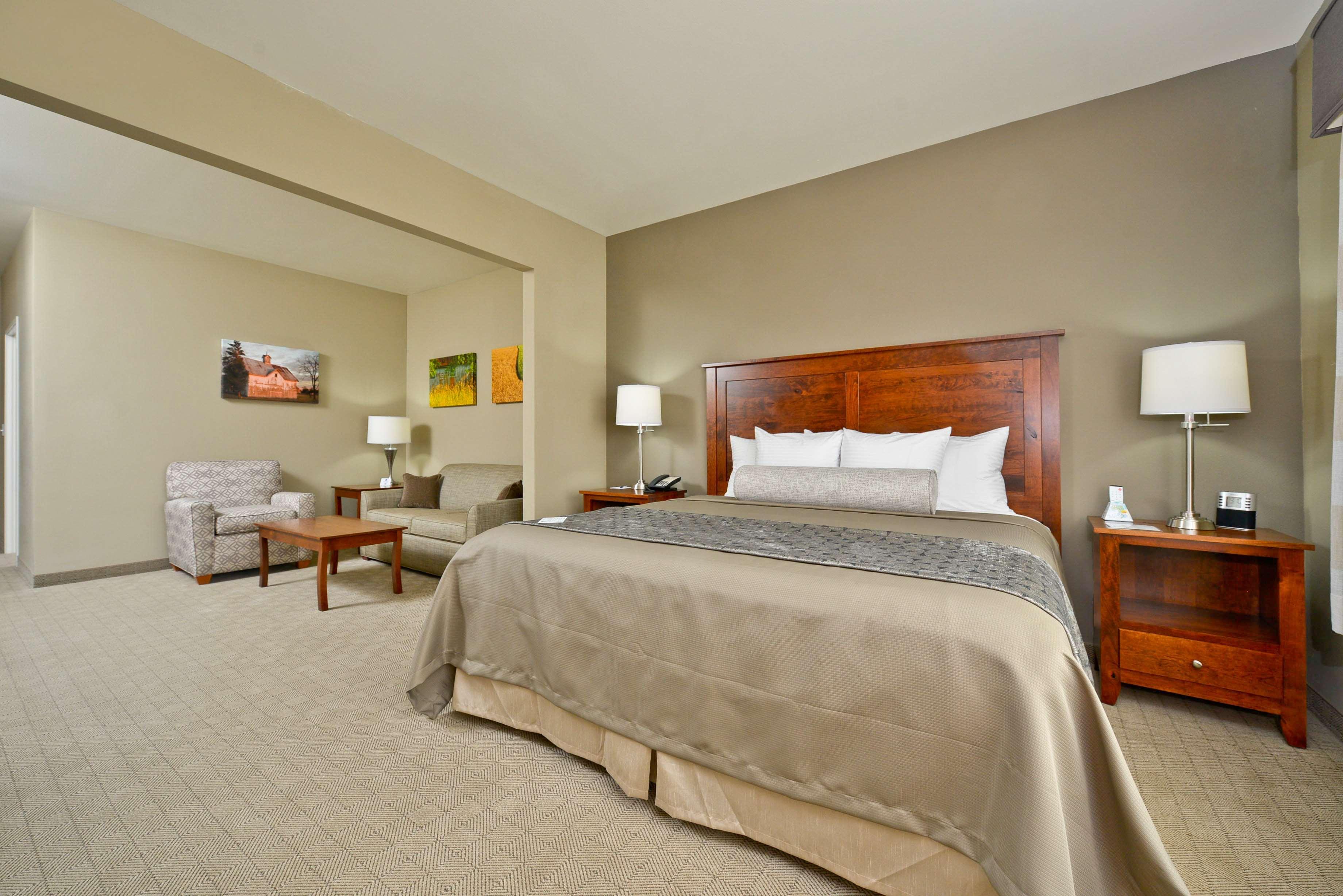 Best Western Plus Green Mill Village Hotel & Suites Arcola Bagian luar foto