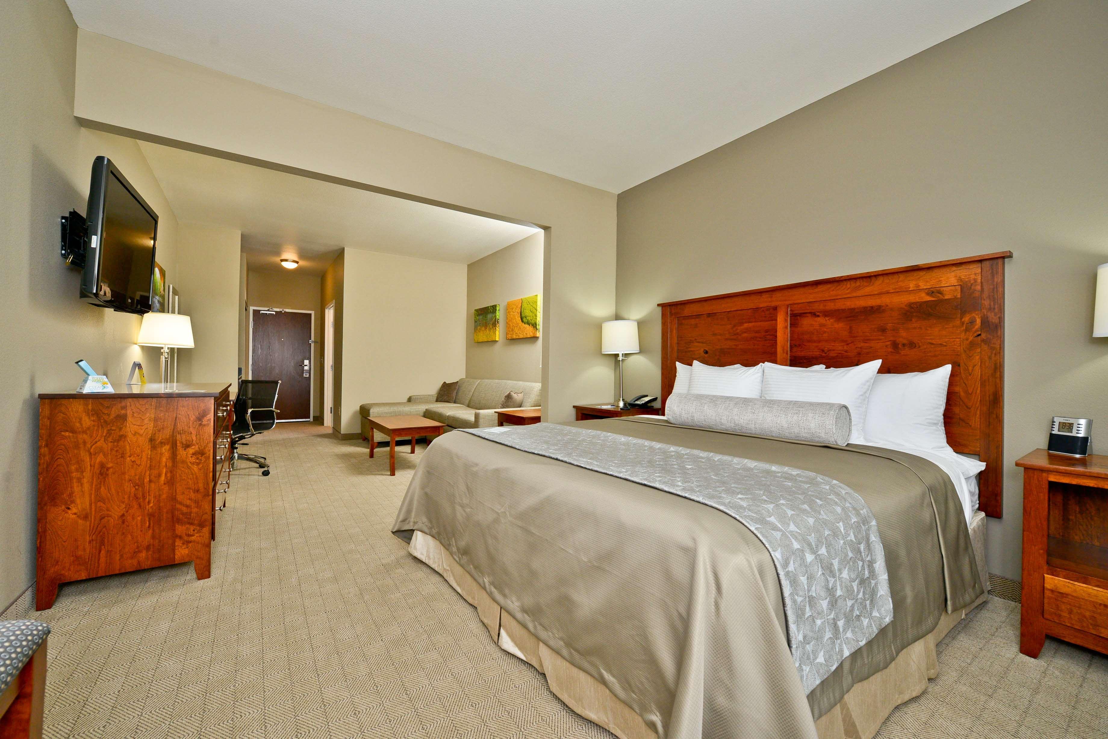 Best Western Plus Green Mill Village Hotel & Suites Arcola Bagian luar foto