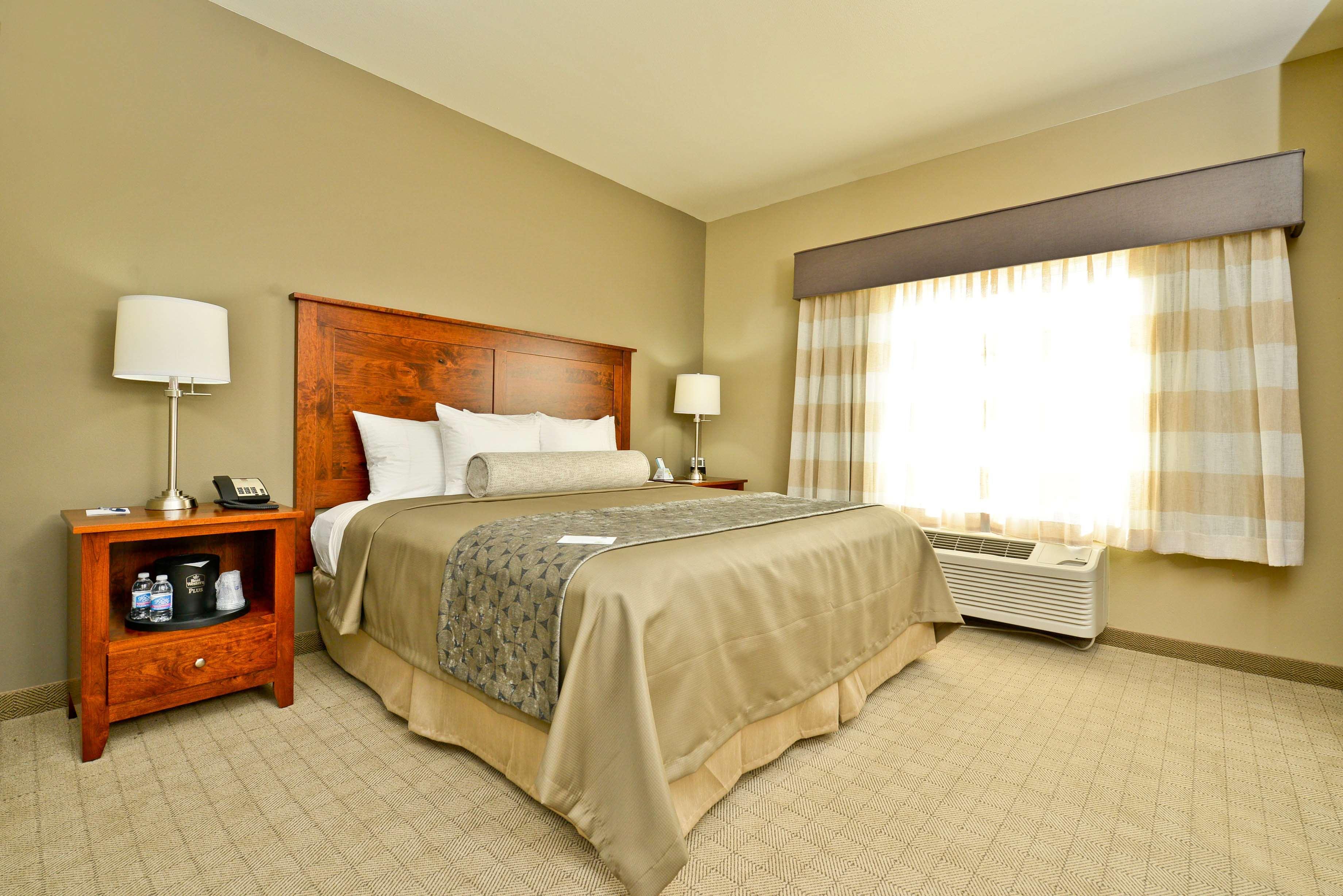 Best Western Plus Green Mill Village Hotel & Suites Arcola Bagian luar foto