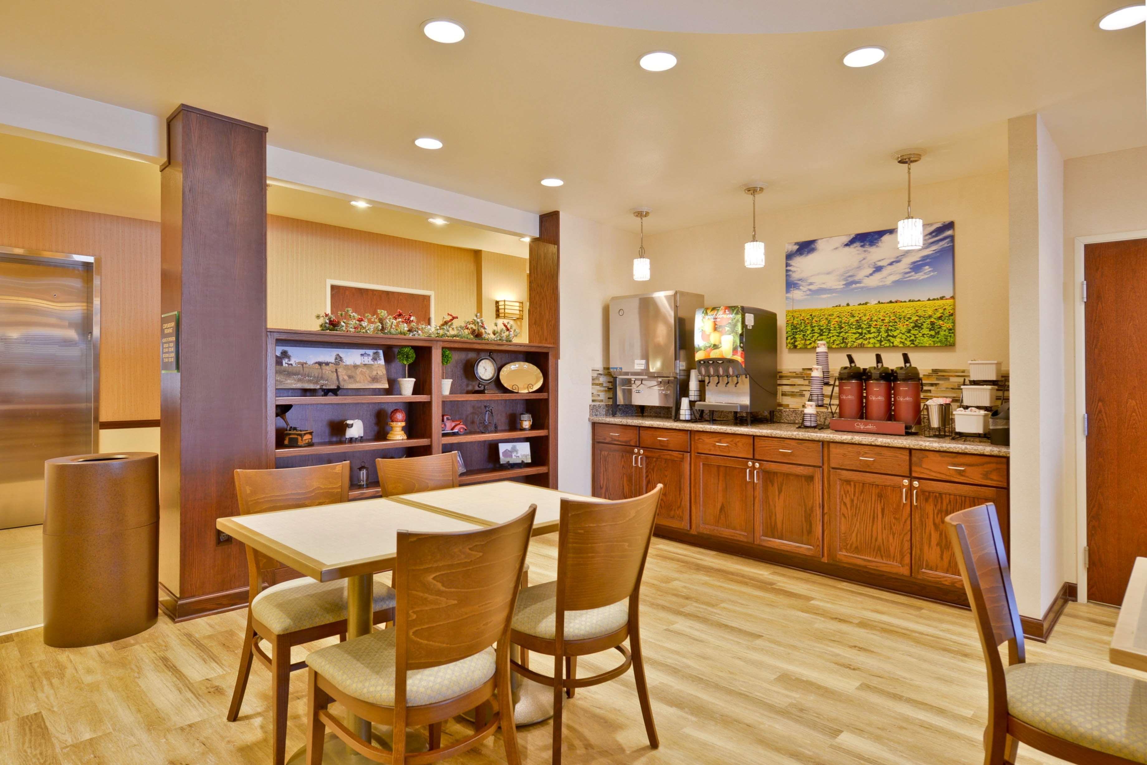 Best Western Plus Green Mill Village Hotel & Suites Arcola Bagian luar foto