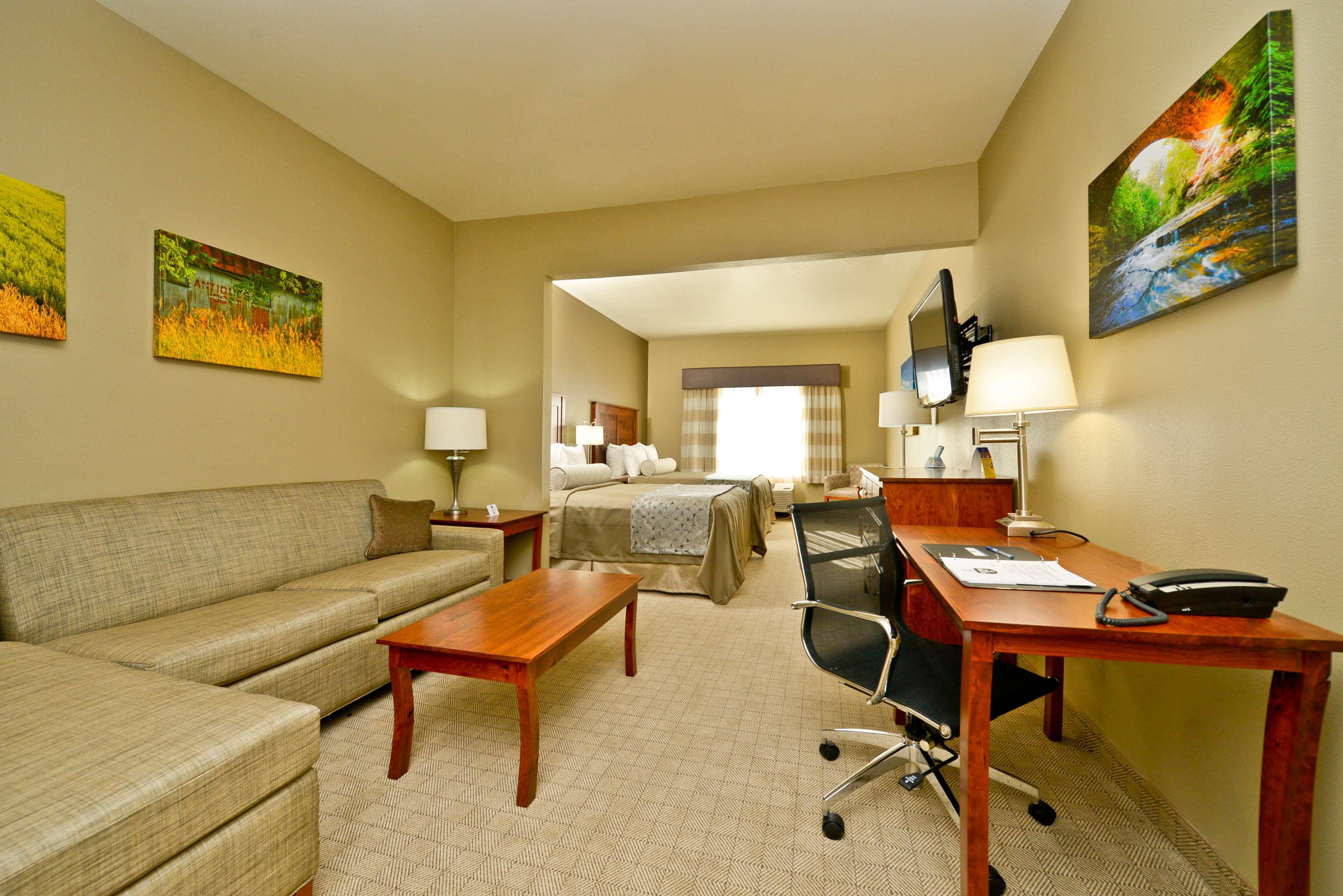 Best Western Plus Green Mill Village Hotel & Suites Arcola Bagian luar foto