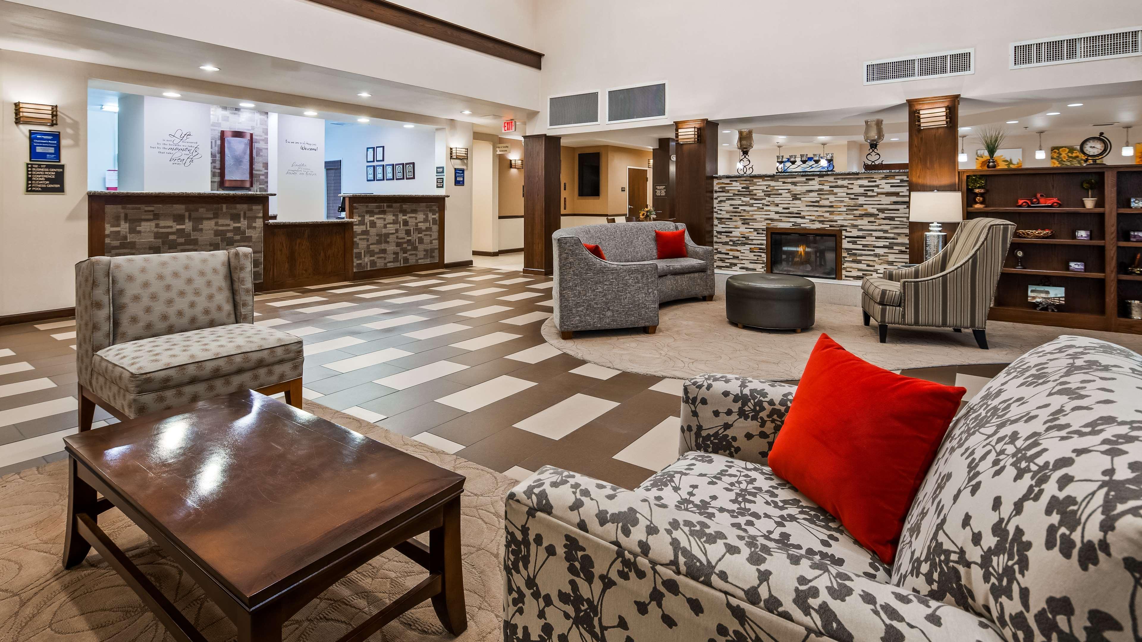 Best Western Plus Green Mill Village Hotel & Suites Arcola Bagian luar foto