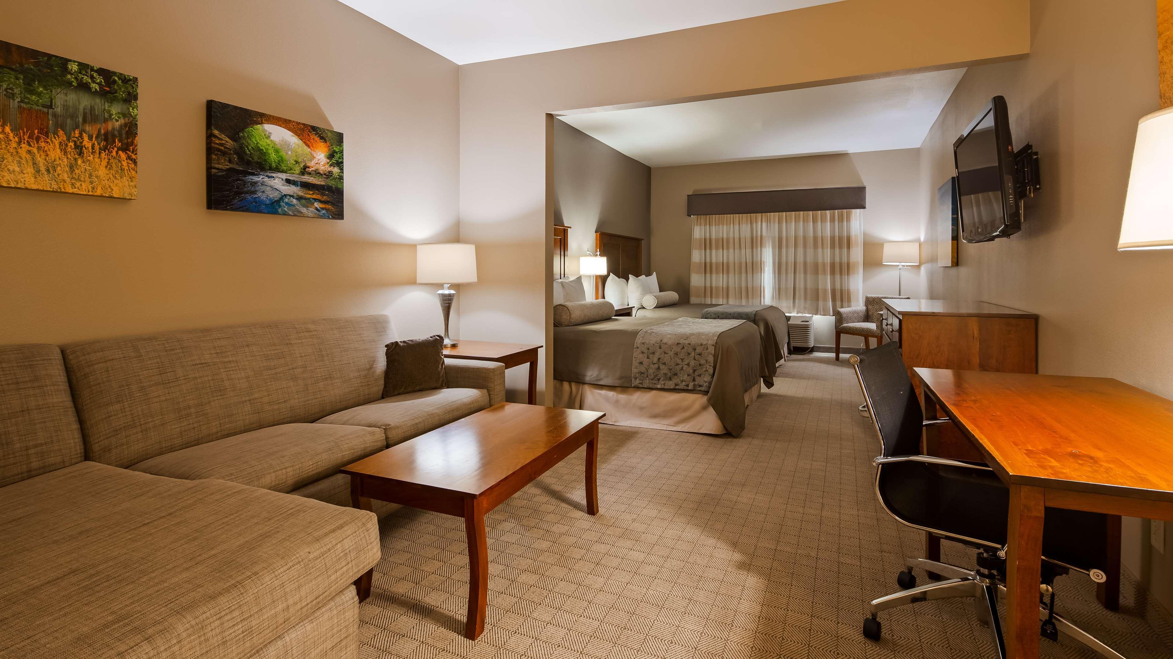 Best Western Plus Green Mill Village Hotel & Suites Arcola Bagian luar foto