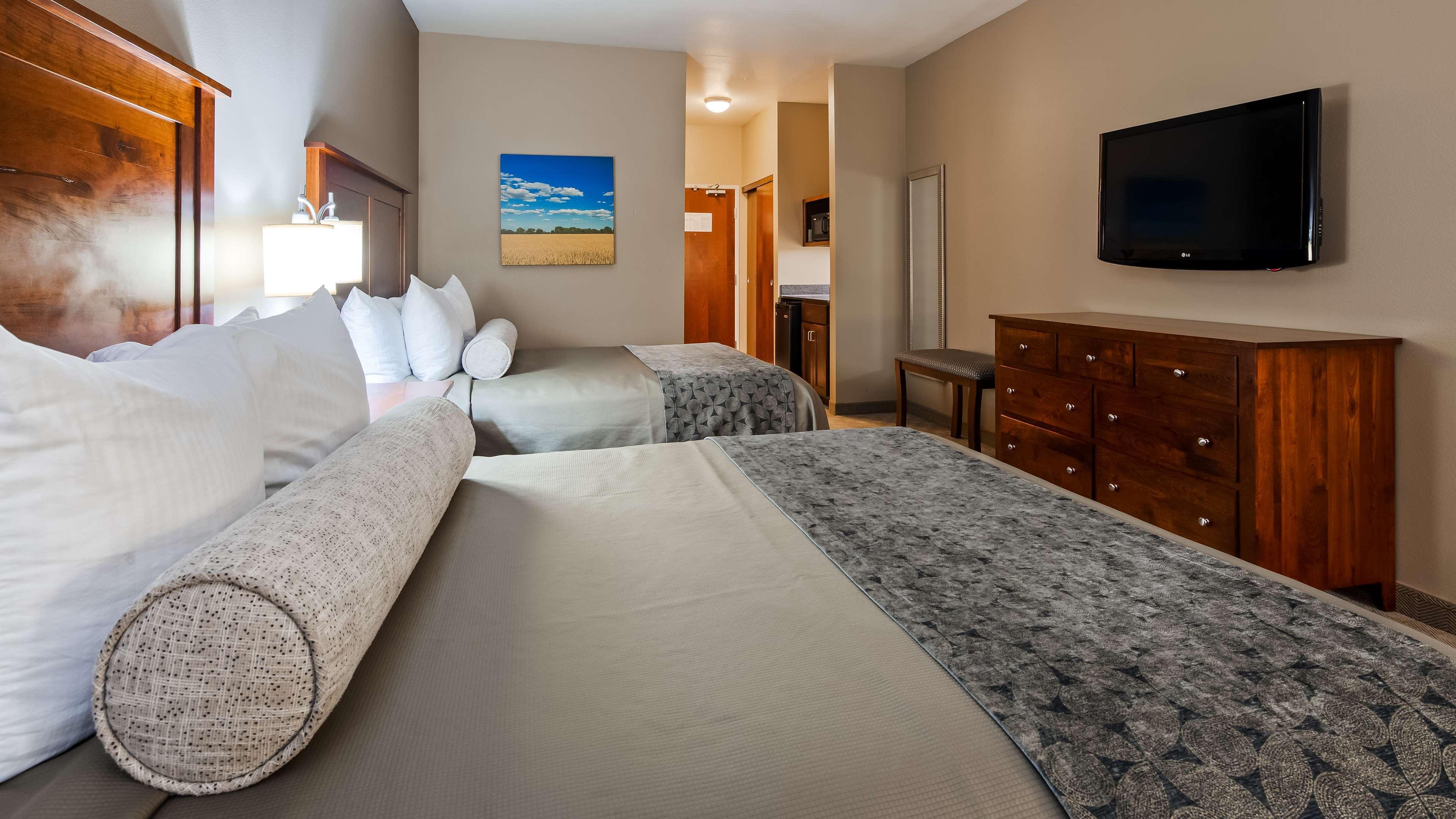 Best Western Plus Green Mill Village Hotel & Suites Arcola Bagian luar foto