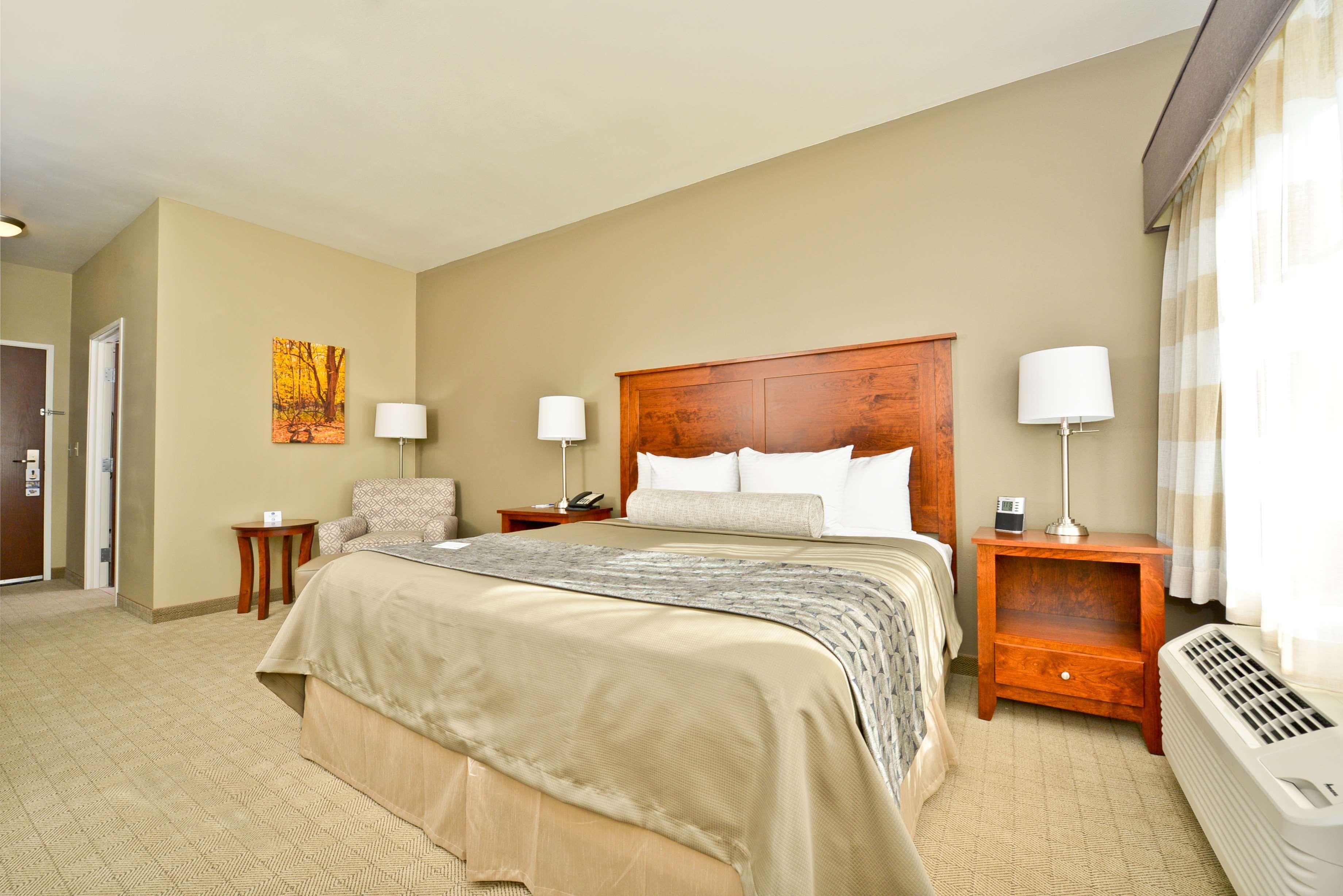 Best Western Plus Green Mill Village Hotel & Suites Arcola Bagian luar foto