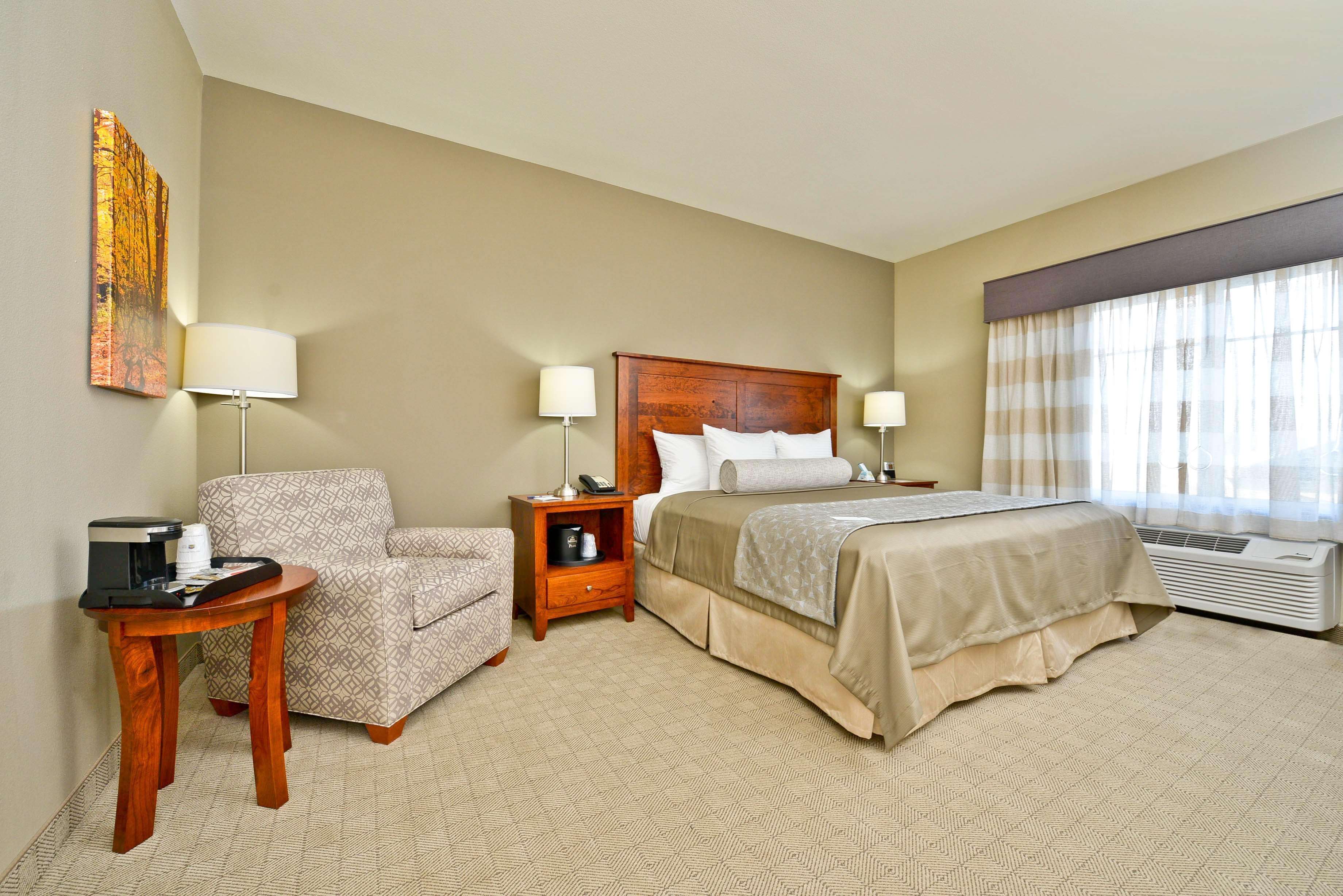 Best Western Plus Green Mill Village Hotel & Suites Arcola Bagian luar foto