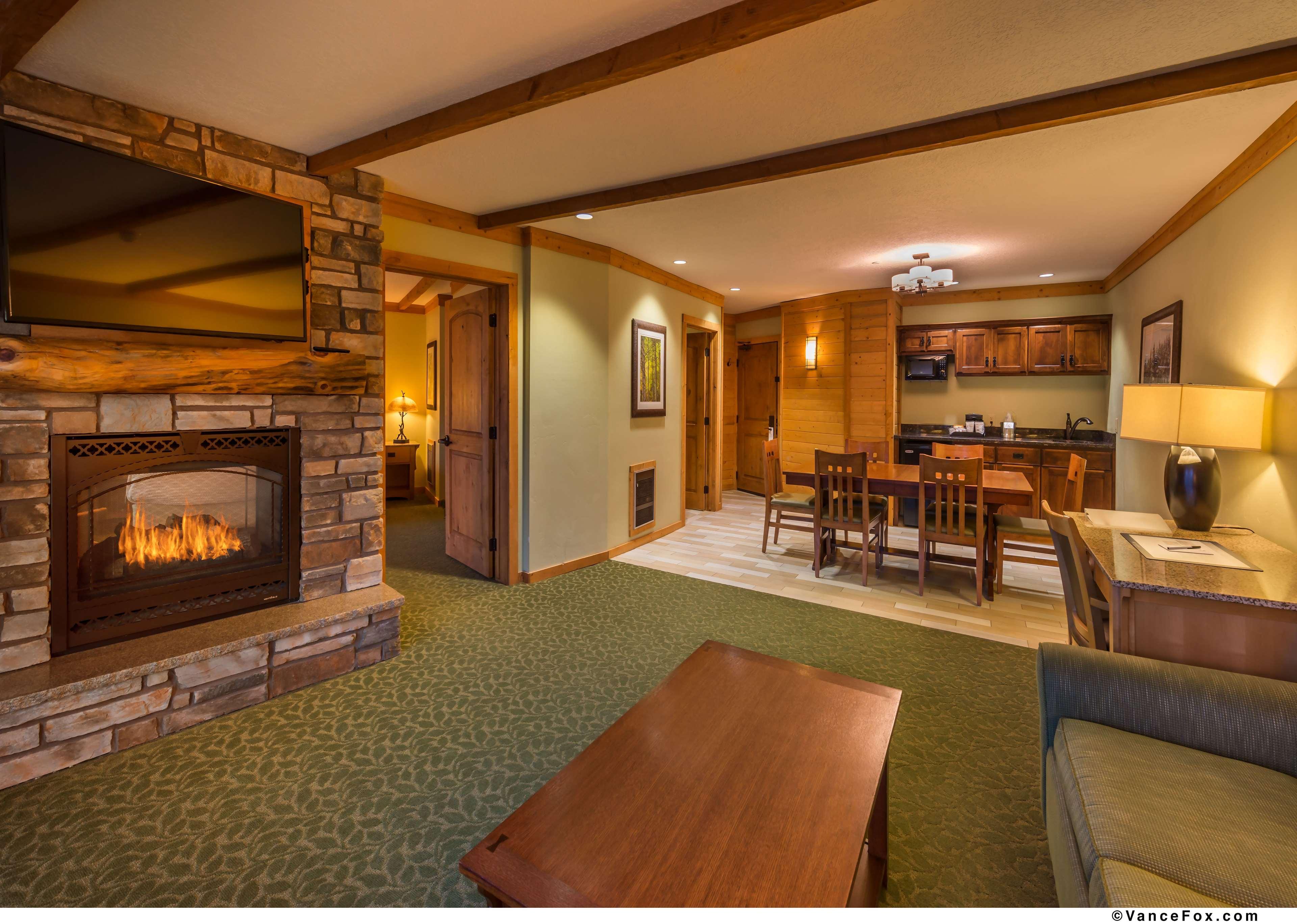 Best Western Plus Green Mill Village Hotel & Suites Arcola Bagian luar foto