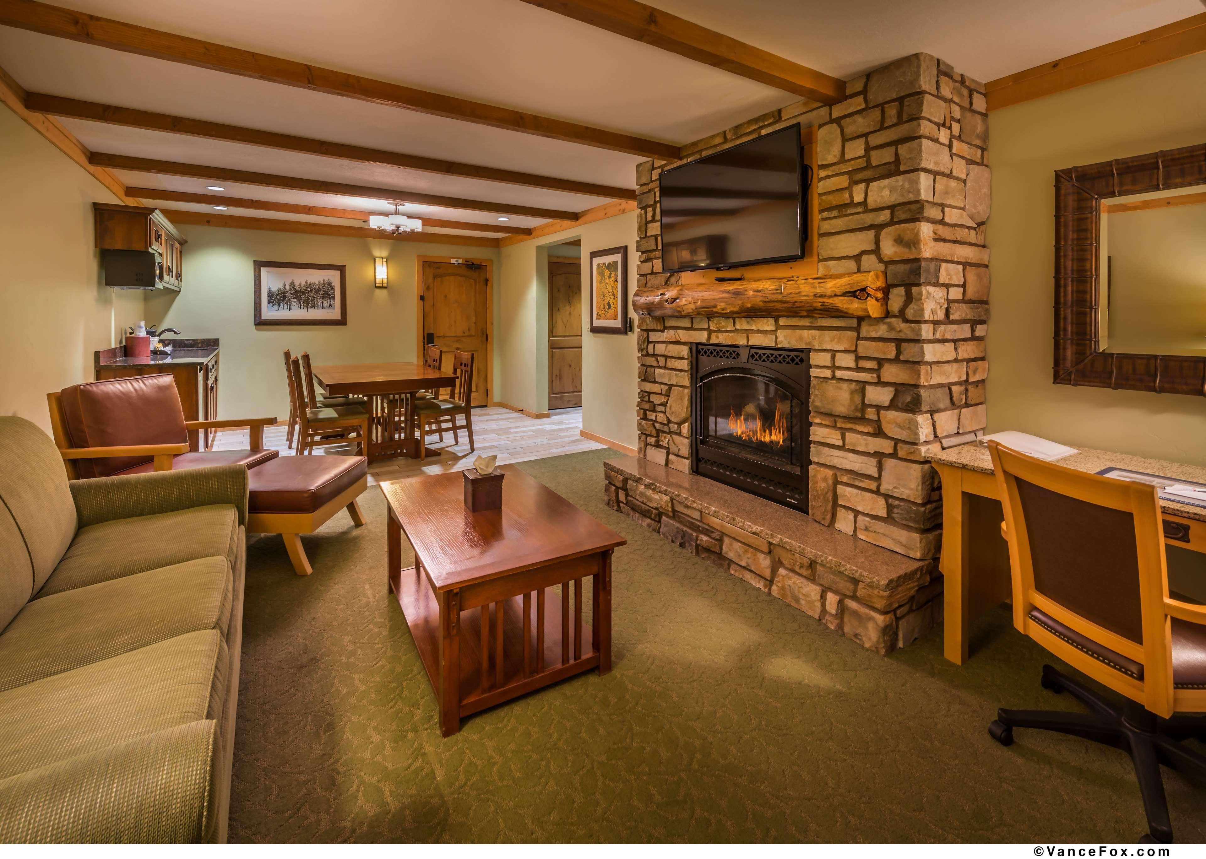 Best Western Plus Green Mill Village Hotel & Suites Arcola Bagian luar foto