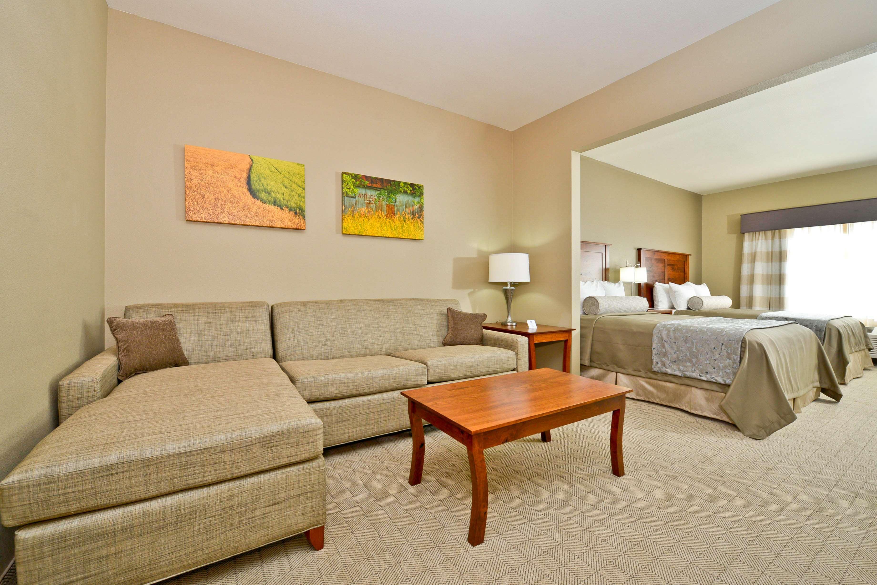 Best Western Plus Green Mill Village Hotel & Suites Arcola Bagian luar foto